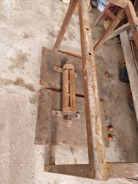 Vând abricht cu trei cuțite de 30 cm,,