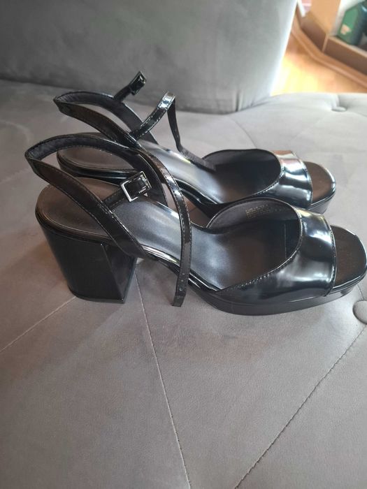 Vând sandale noi H&M