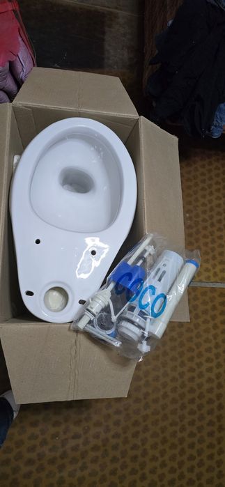 Продаётся унитаз и бачок ,абсолютно новый унитаз!