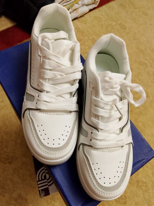 Кроссовка 36размер новый