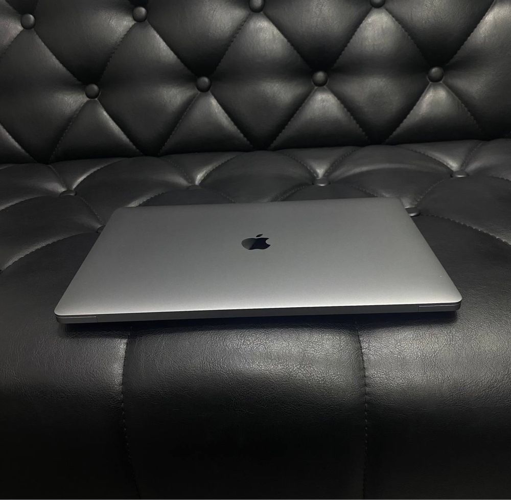 Apple MacBook Pro 2019 года 16-inch i7  16-512 идеальном состоянии