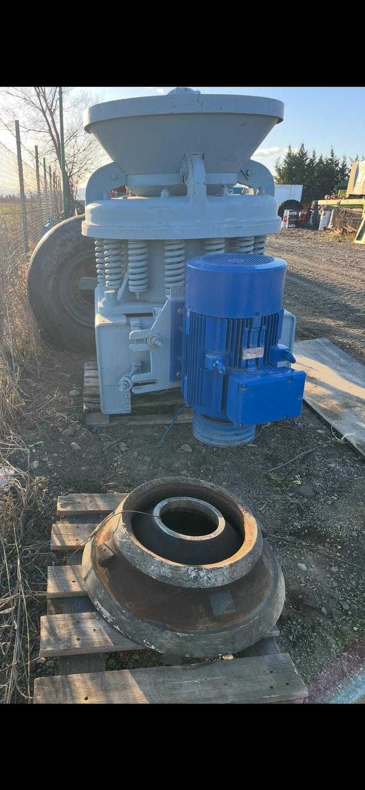 Granulator cu con marca MEM