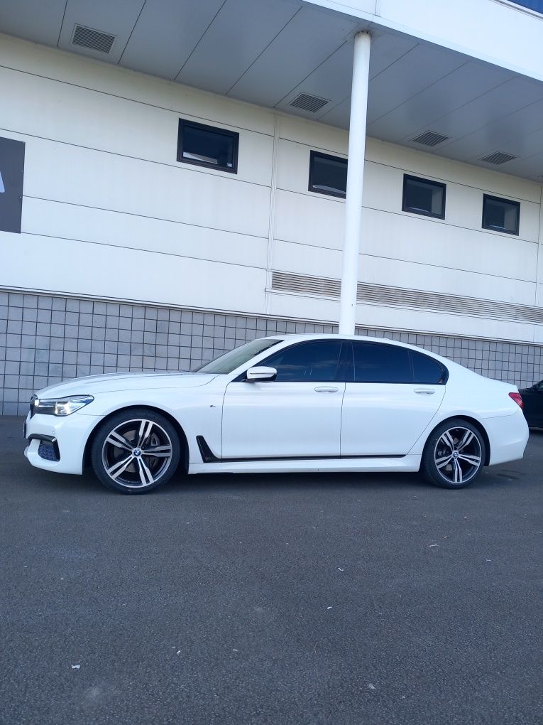 BMW Seria 7 ,  M Competition Sport