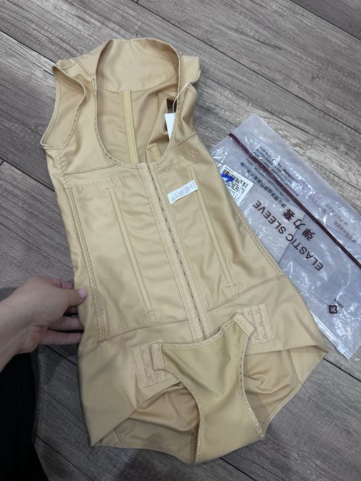 Утягивающий боди корсет