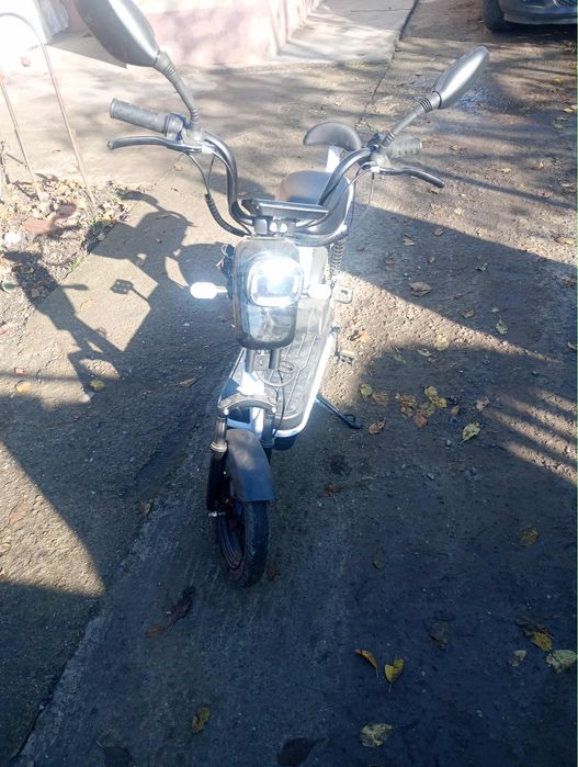 E-Scooter electric 500W 12Ah cu pedale.