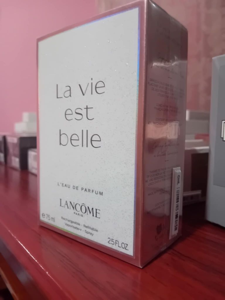 Super preț 149 de lei orice parfum.