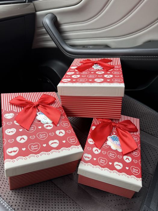 Новогодние подарочные коробки