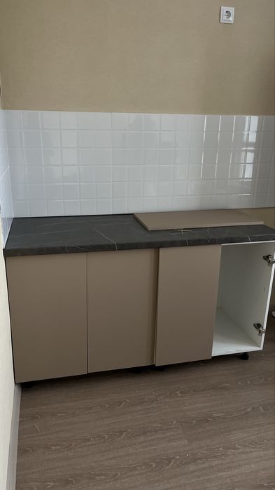 Кухонные шкафчики, столешница длина 145 см