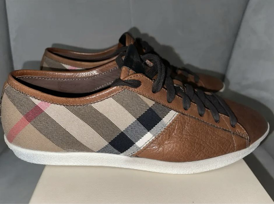 Incălțăminte Burberry din piele maro