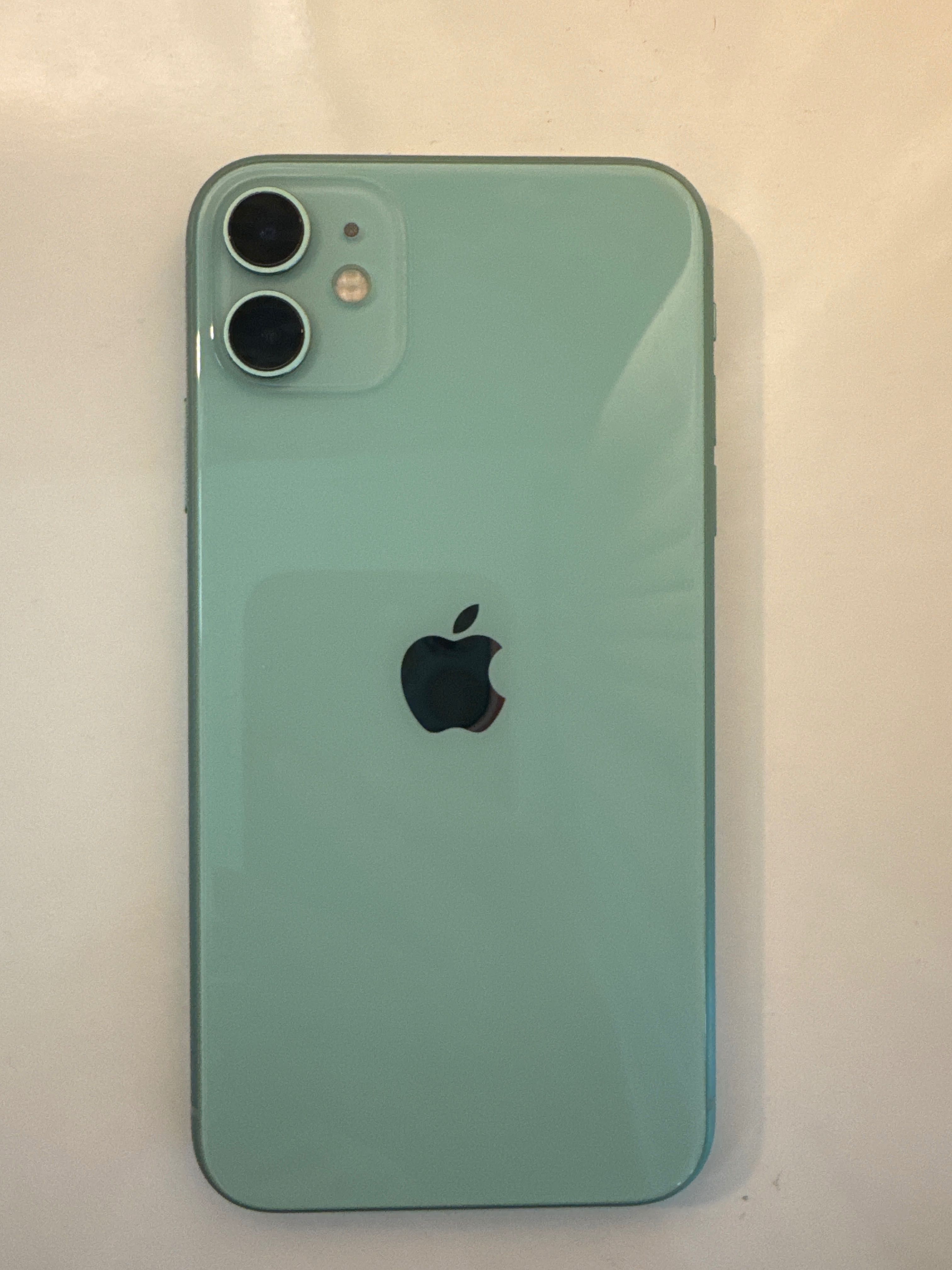 Продаю 11 iPhone