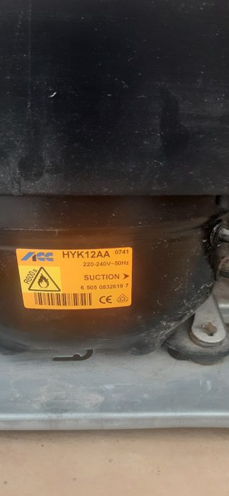 Dezmembrez combina frigorifica Hotpoint Aristone.
