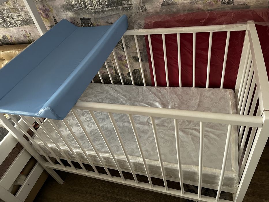 Манеж с матрасом и пеленальной доской