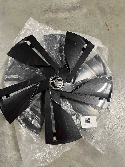 Оригинални тасове за Škoda Superb 18" – Чисто нови 3V0 601 169 FL8