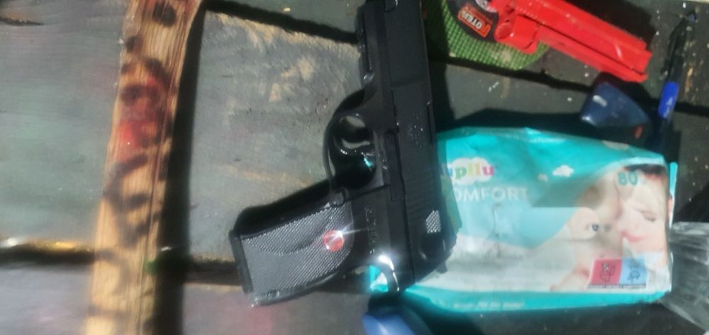Pistol airsoft3 joliii stare noua nouț în cutie lam scos din cutie pen