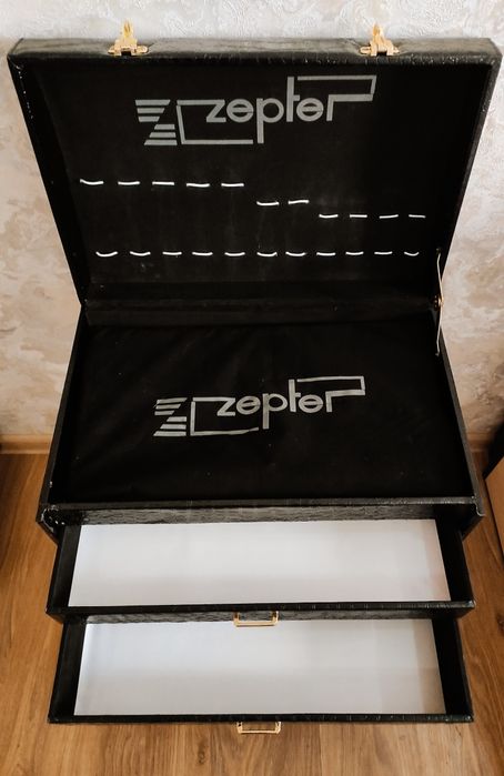 Продаётся кейс-чемодан-сундук.Новый.Вместительный.С кодовым замком.