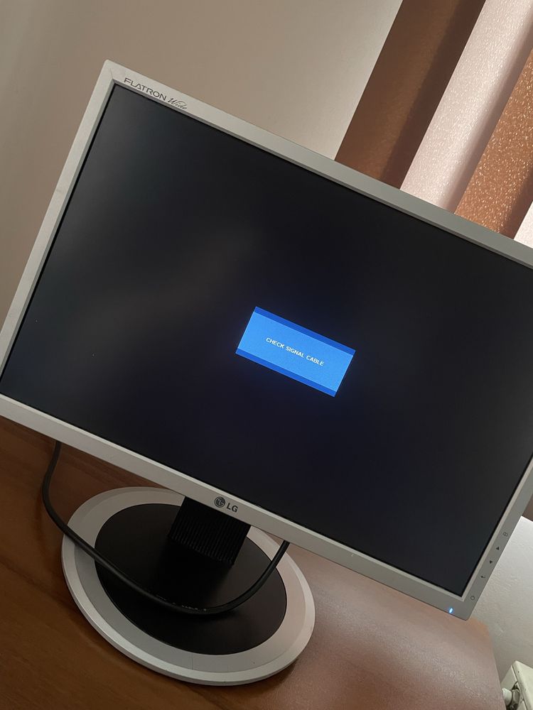 Продавам два монитора LG комплект