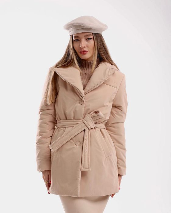 Зимняя куртка с английским воротником и инновационным утеплителем