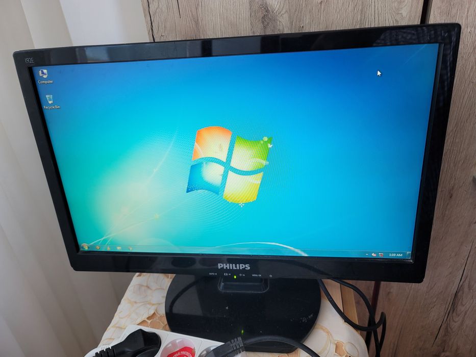Sistem unitate centrala+monitor Philips