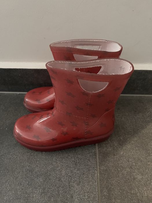 Продавам детски ботуши UGG за момиче