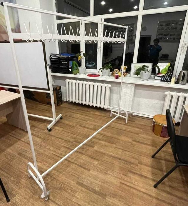 Продам вешалку 180 см ширина