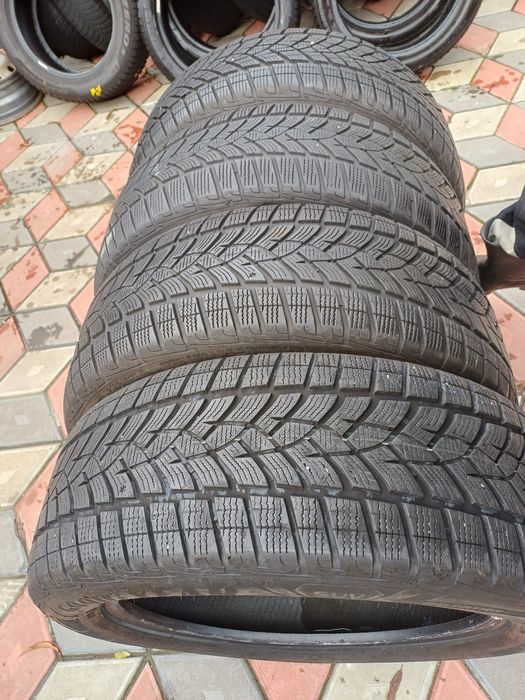 Vând 4 anvelope de iarna 235 55 r19 GOODYEAR foarte bune
