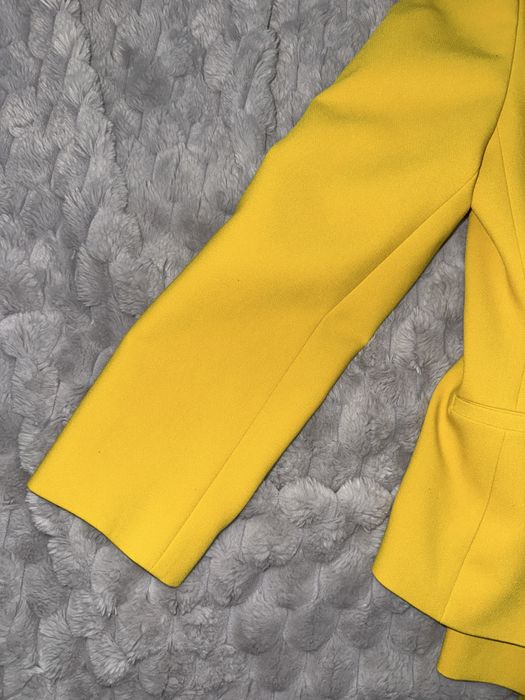 Жълт костюм xs ZARA
