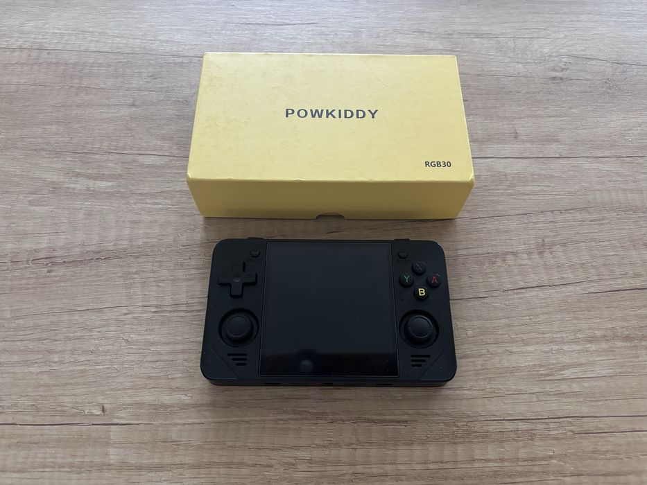 Consola Portabila Retro Gaming Handheld Powkiddy RGB30 + 2000+ Jocuri