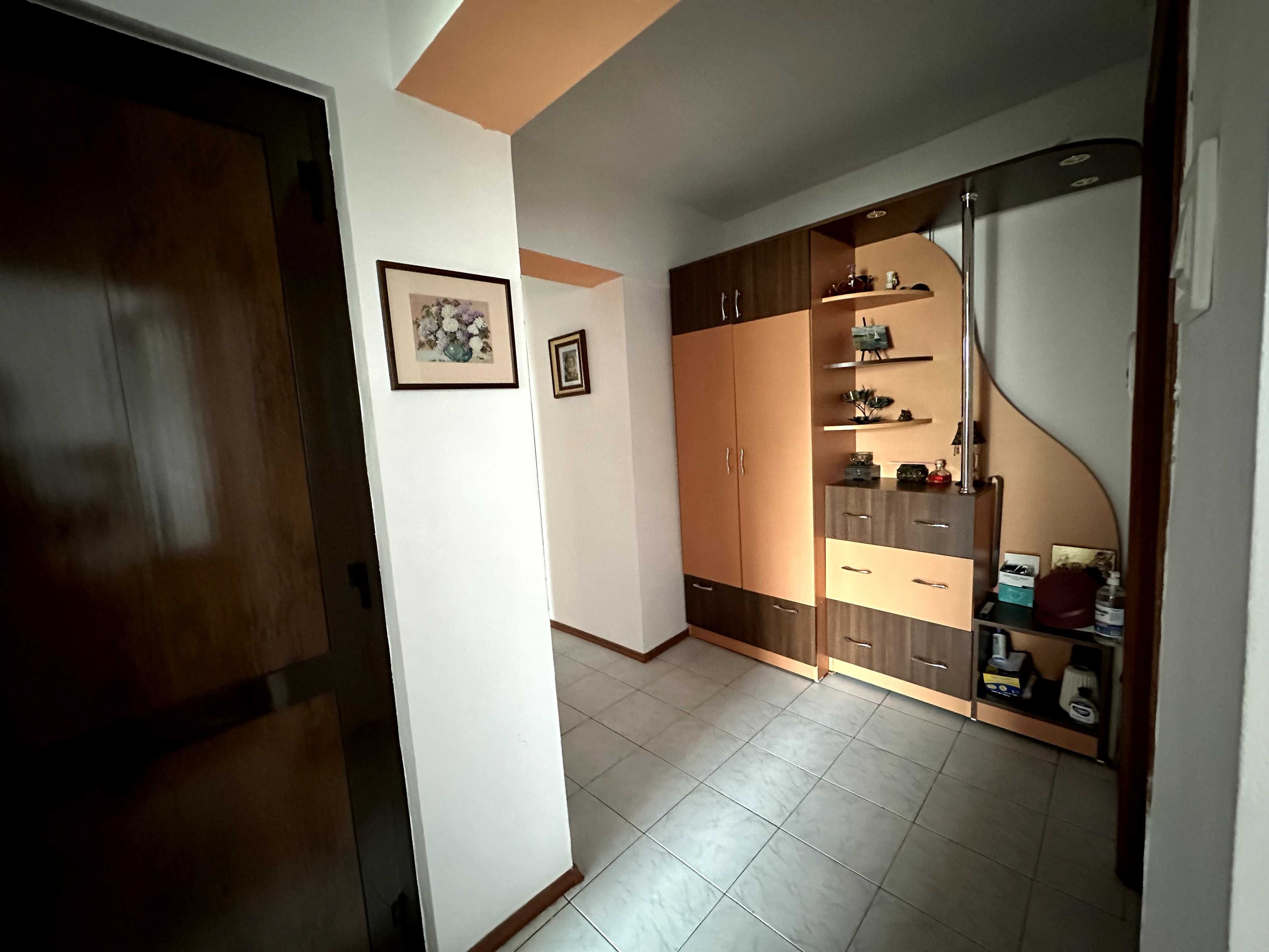 Apartament 3 camere de vanzare in centrul Sloboziei