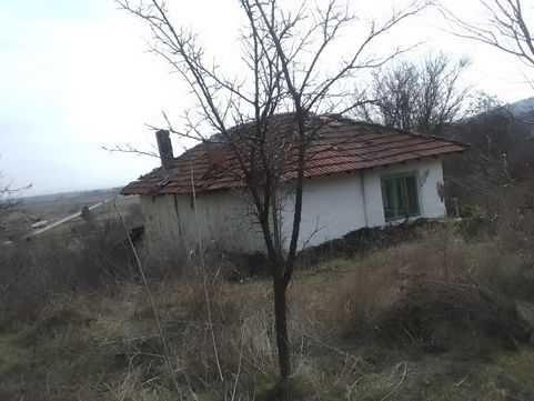 Продавам къща с двор