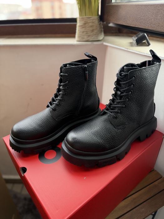 Hugo Fabyan ghete/bocanci din piele neagra marimea 41 noi originali