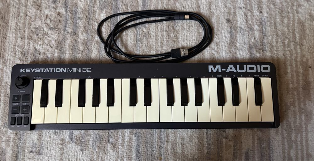 Midi Клавиатура M - Audio