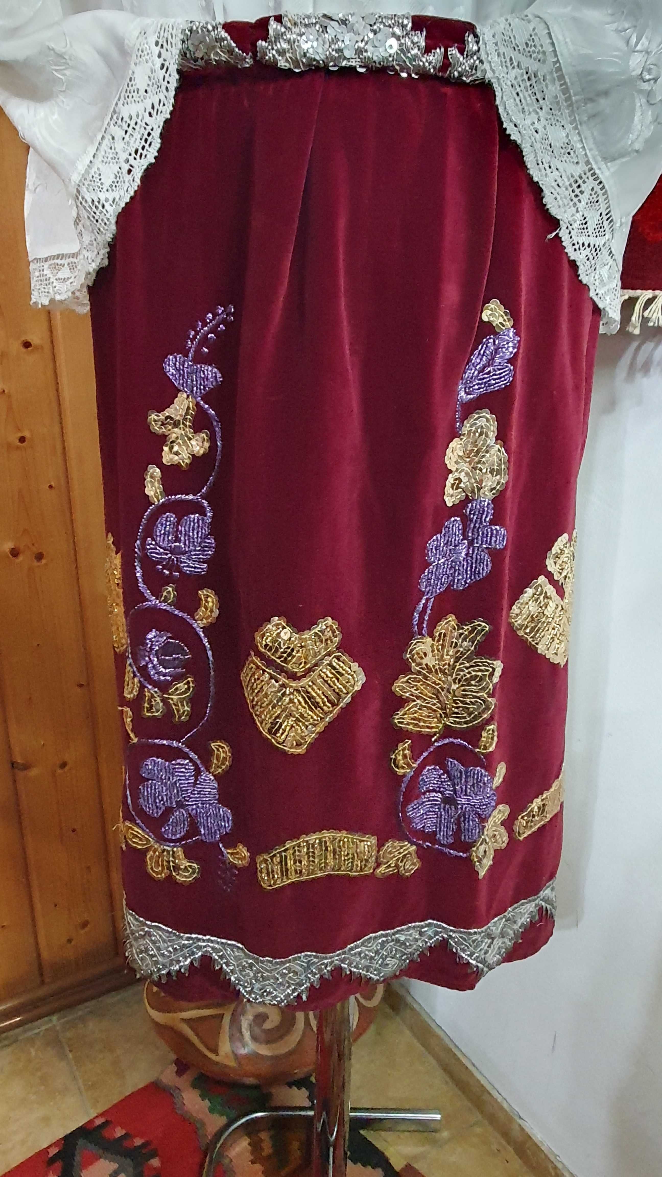 Valnic/fota/catrinta/opreg pentru ie/costum popular