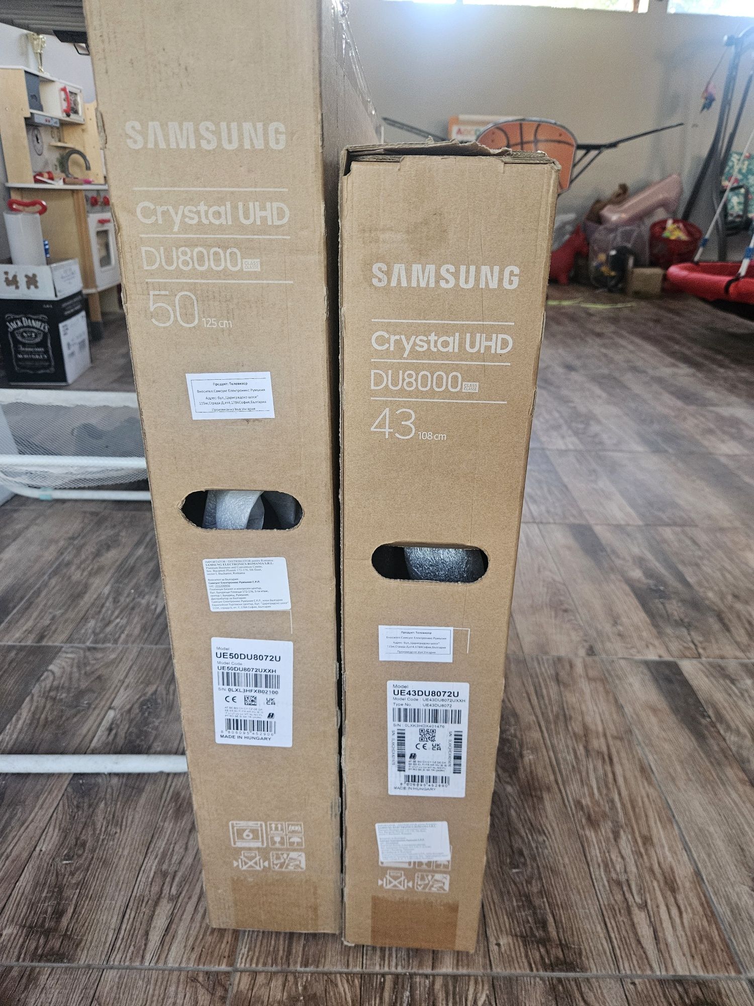 Смарт Телевизори  SAMSUNG 2 бр UE43DU8072UXXH и UE50DU8072UXXH