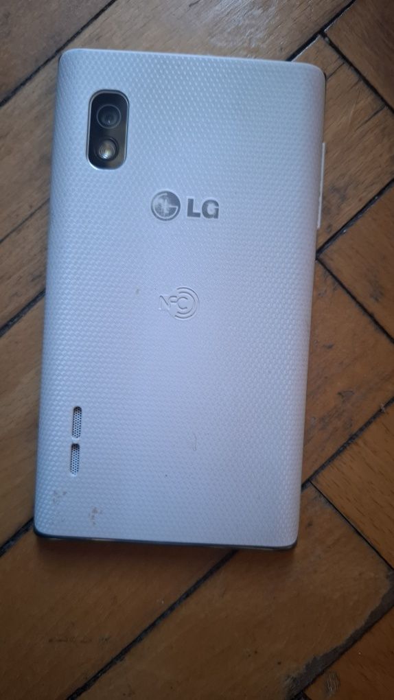 Продавам LG телефонн