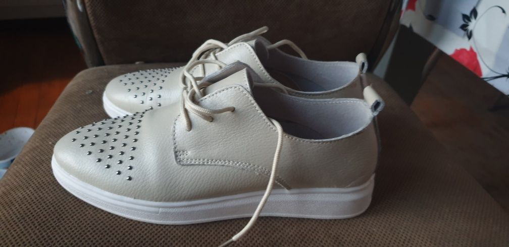 Pantofi de piele
