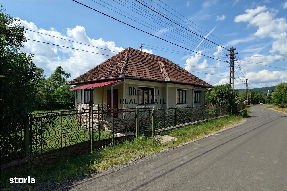 Teren generos si casa din caramida in satul istoric Tebea