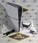 Consola Sony PlayStation 5(PS5) Slim Digital Edition cu un controler