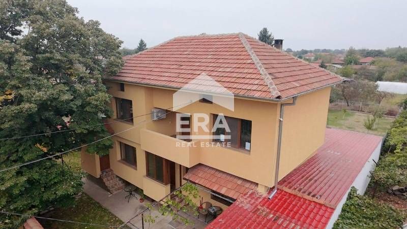 Страхотна семейна къща в с. Сандровo