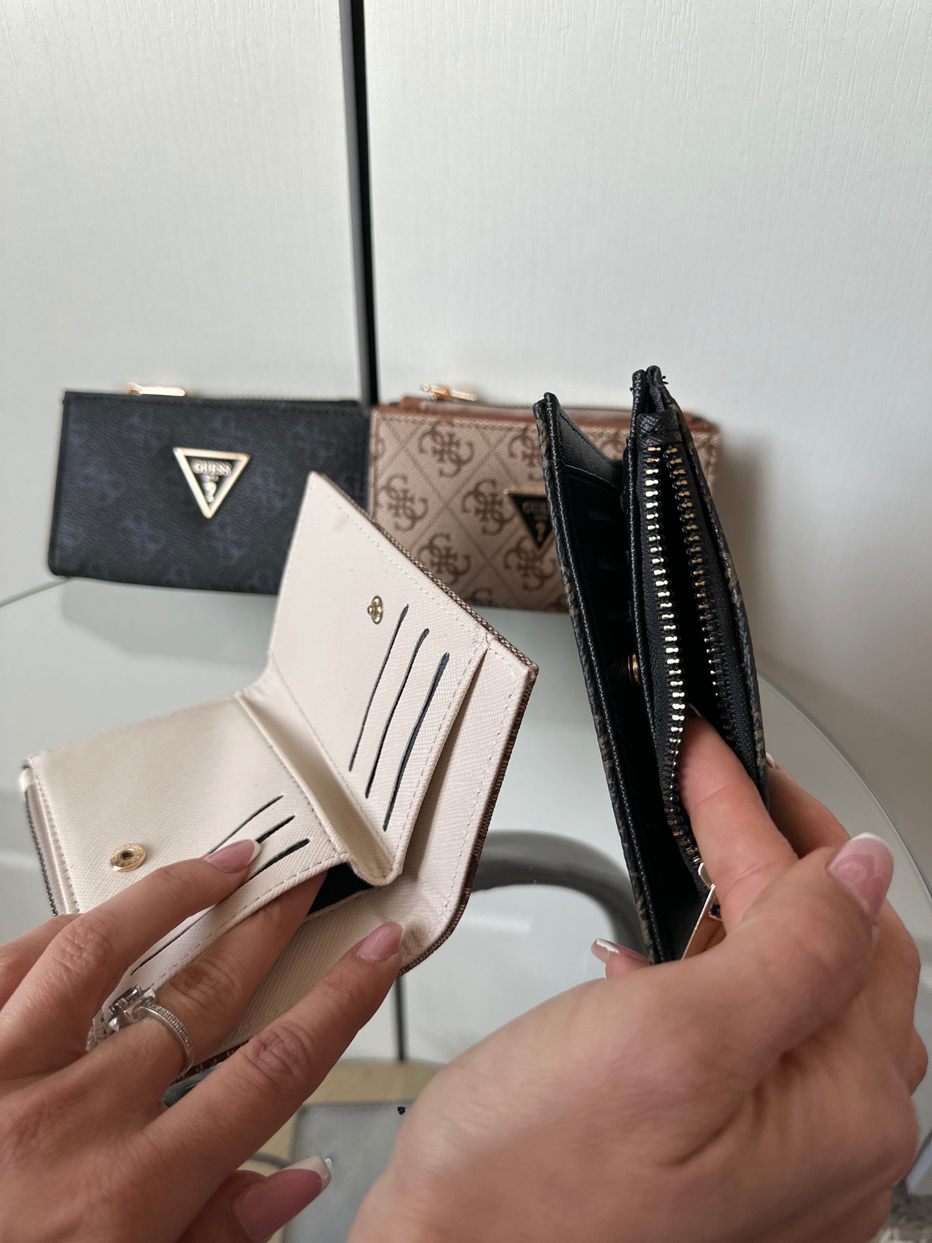 РАЗПРОДАЖБА Дамски портфейл Guess