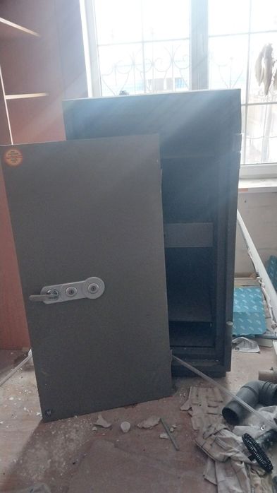 Сейф VALBERG FRS-140, петли спилены.T-KL