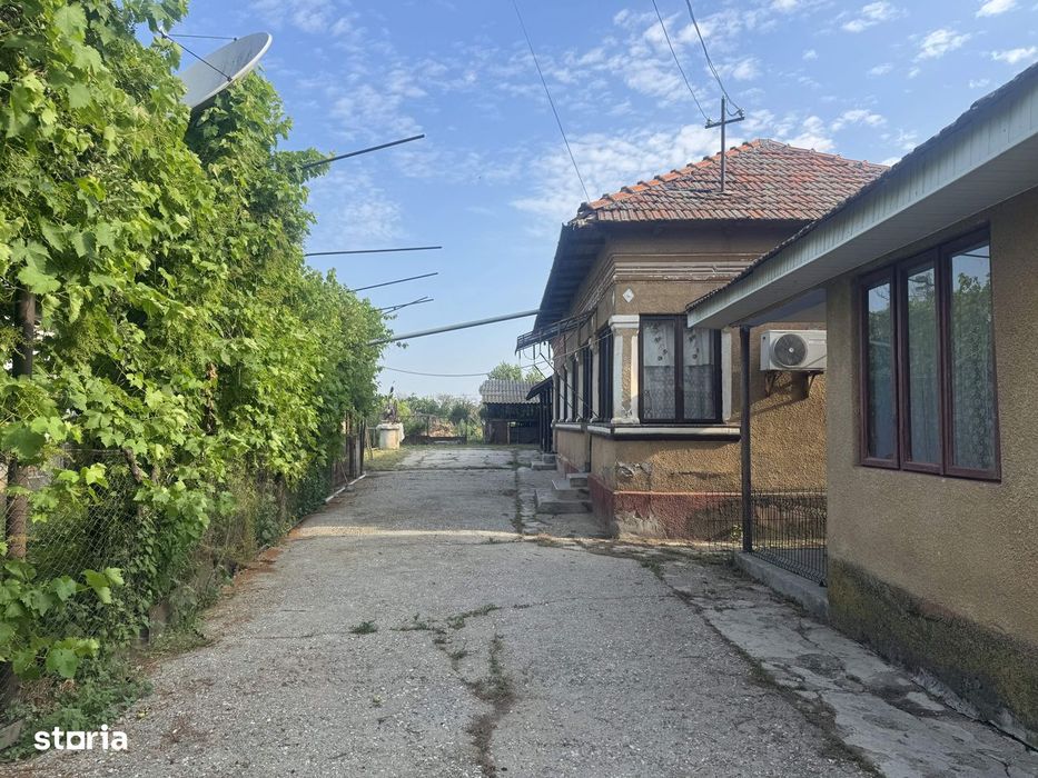 Casa traditionala, 4 cam + Anexe, 2500 mp.teren, D=15 ml. Milcov -Ulmi