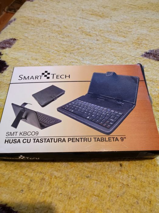 Vand husa cu tastatura ptr tableta de 9"-11"