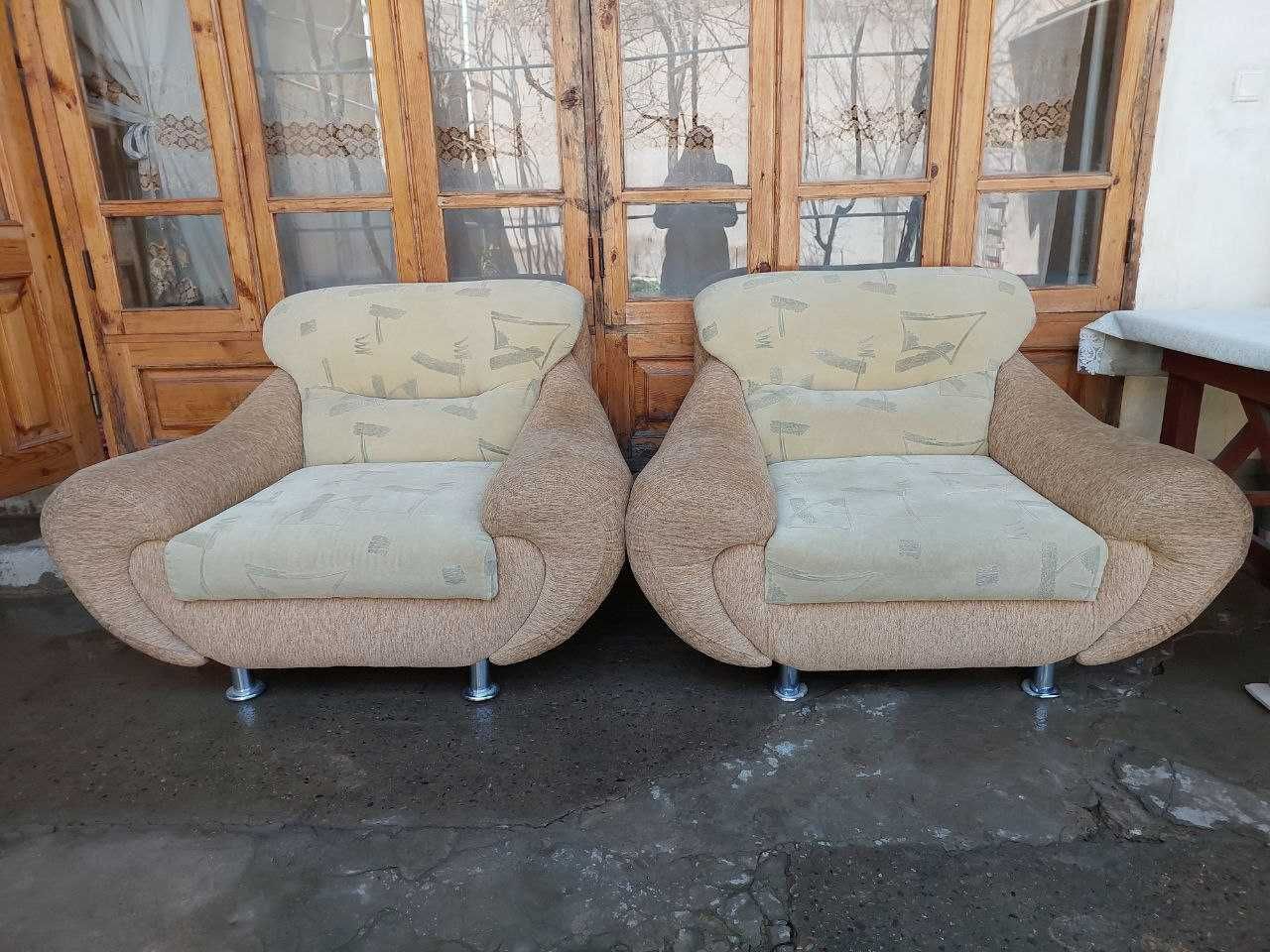 Срочно продаю диван и 2 кресла в хорошем состоянии. Качетсо 100%