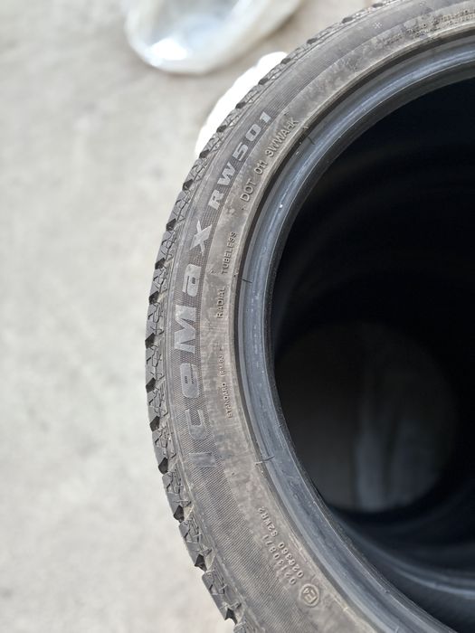 Продаю зимнюю шину почти новая