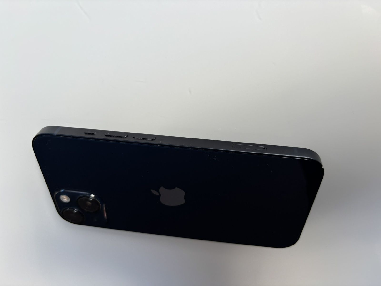 Продавам Iphone 13