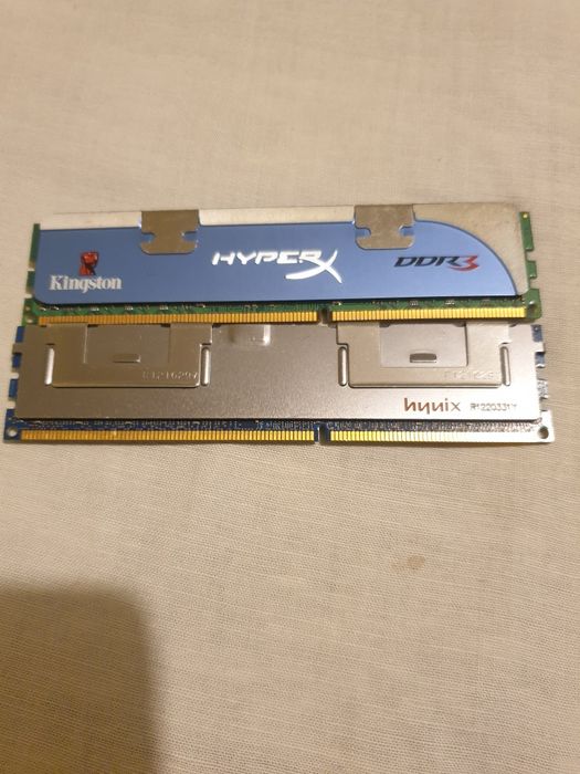 memorii p.c. de  8 și 4 gb
