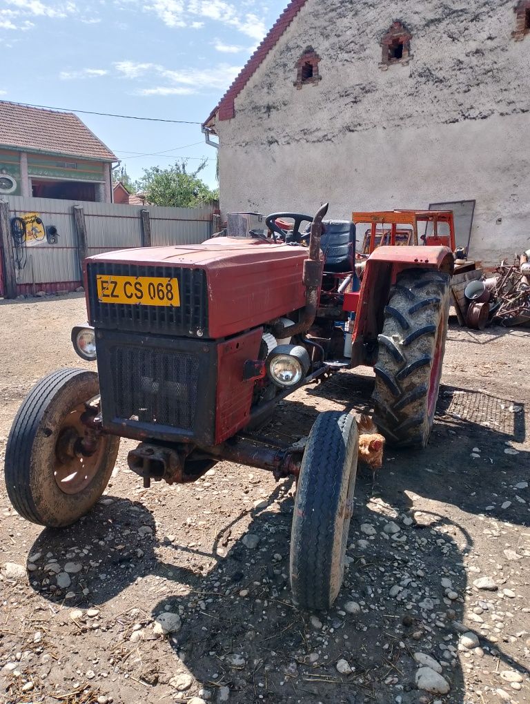 Vând tractor Fiat 4x45