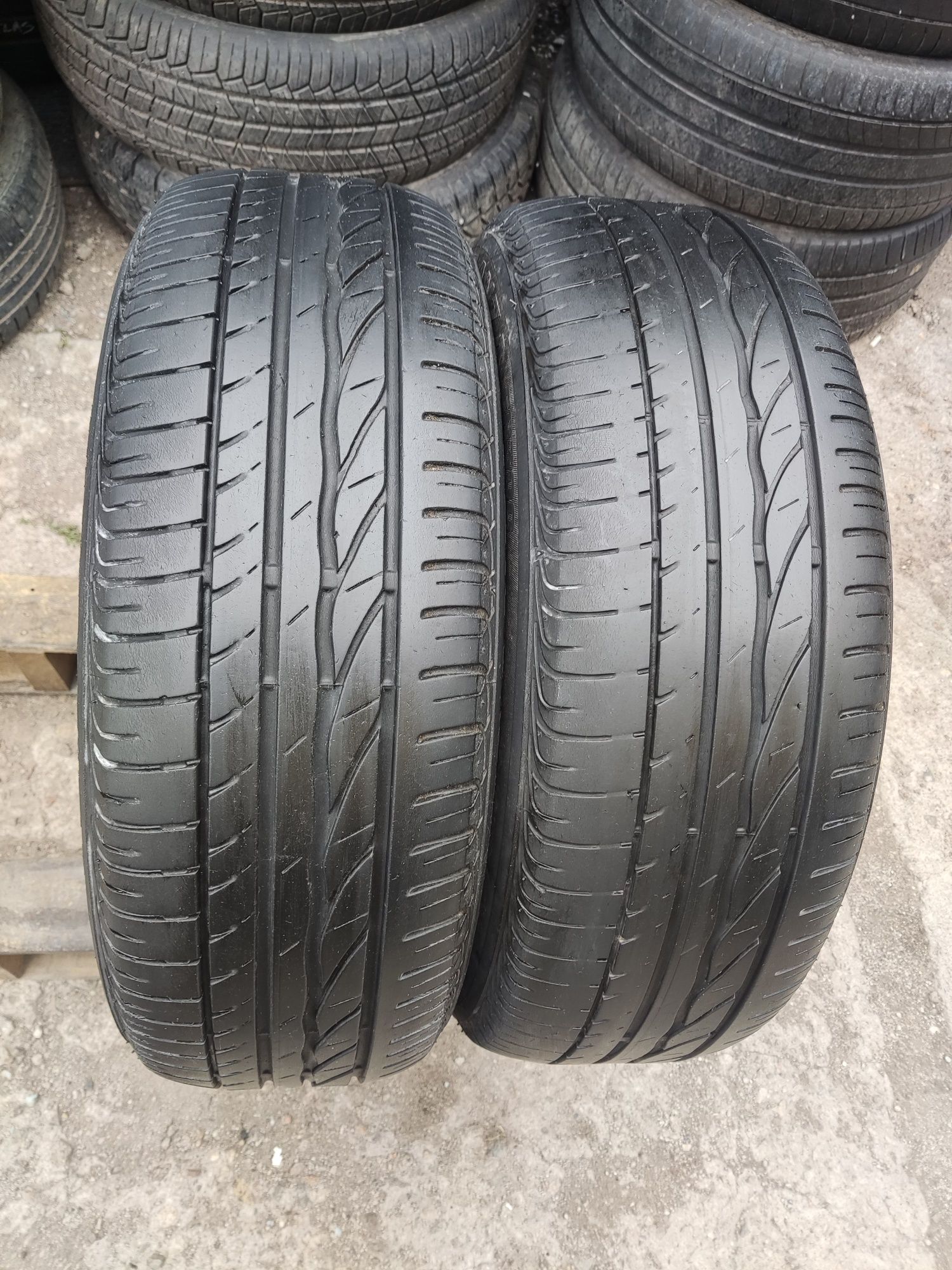 2бр летни гуми 205/65/15 Bridgestone Turanza
5-5.5mm грайфер
Без лепен