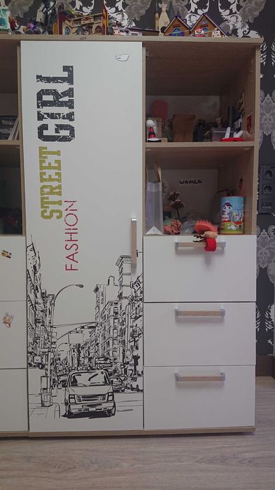 Шкаф-шифоньер детский.