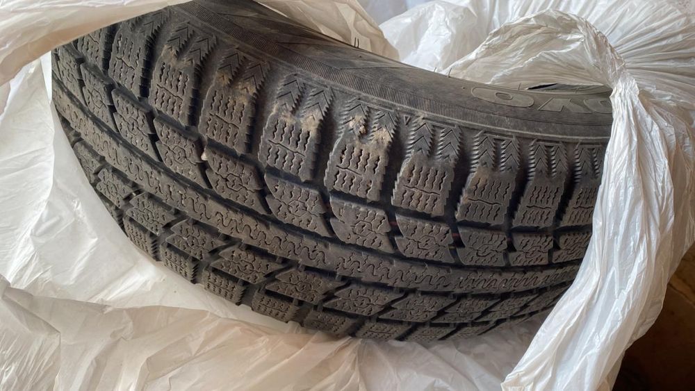 Срочно продам резину почти новые  225/ 55/ r17